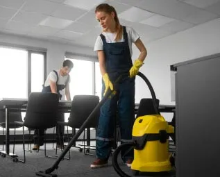 Equipe de l'entreprise de nettoyage sur Bain de Bretagne, Grand Fougeray, Rennes et l'Ille et Vilaine